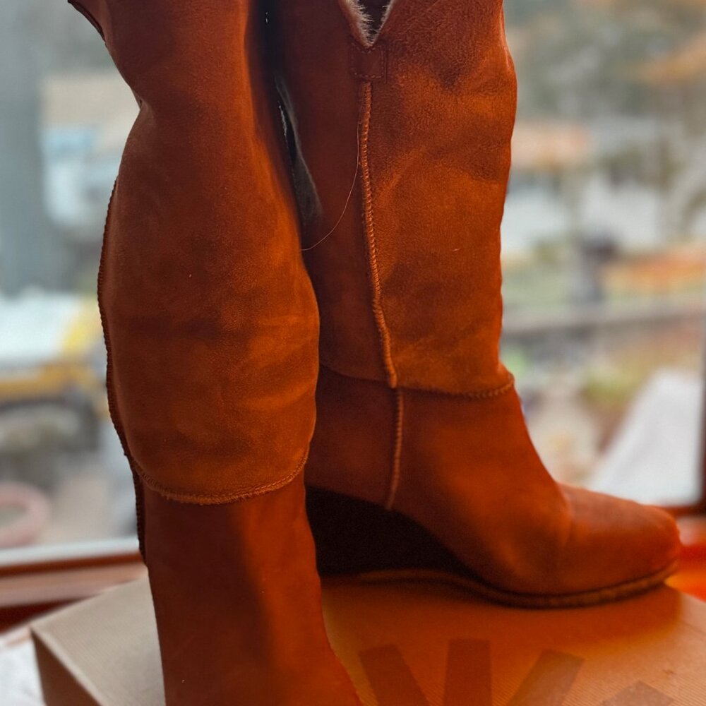 Ugg W Aprelle Chestnut Shearling Wedge Tall Boots, SZ 8.5, EUC